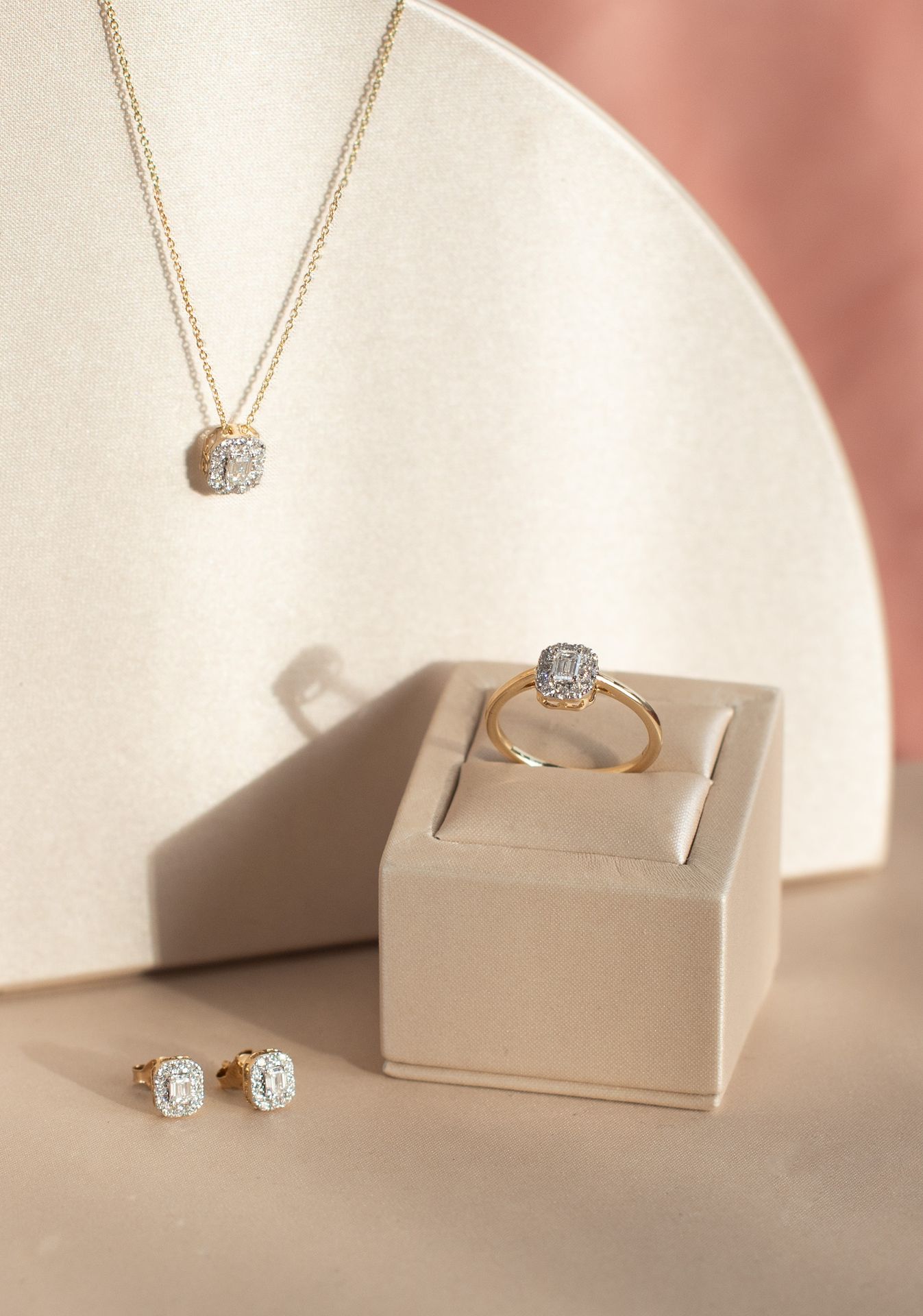 14 karaat set met baguette labdiamant