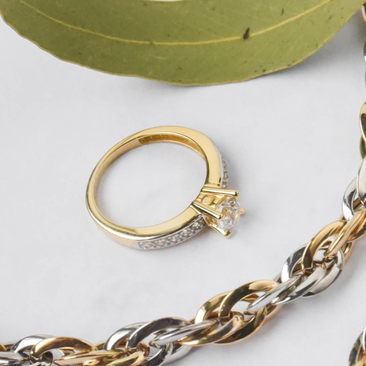 Geelgouden ring met Zirkonia stenen