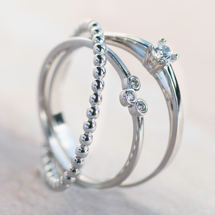 Witgouden ring met Zirkonia stenen