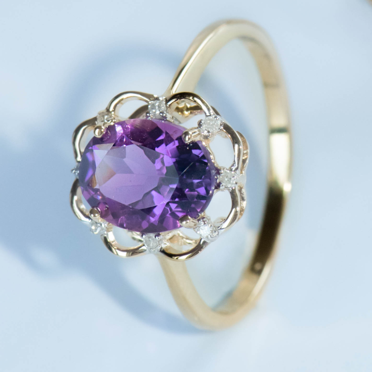 Geelgouden ring met Amethist en Diamant