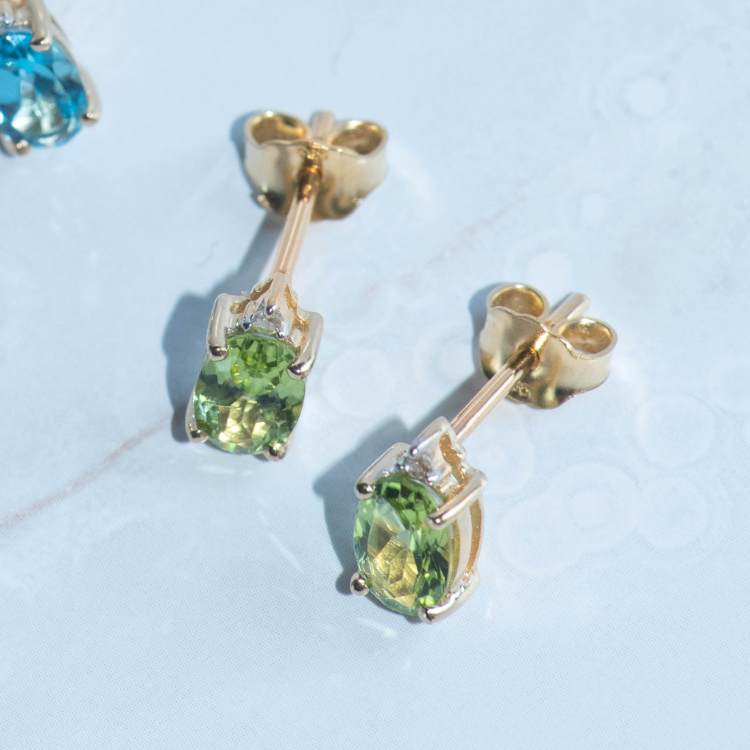 Geelgouden oorknoppen met Peridot en Diamant