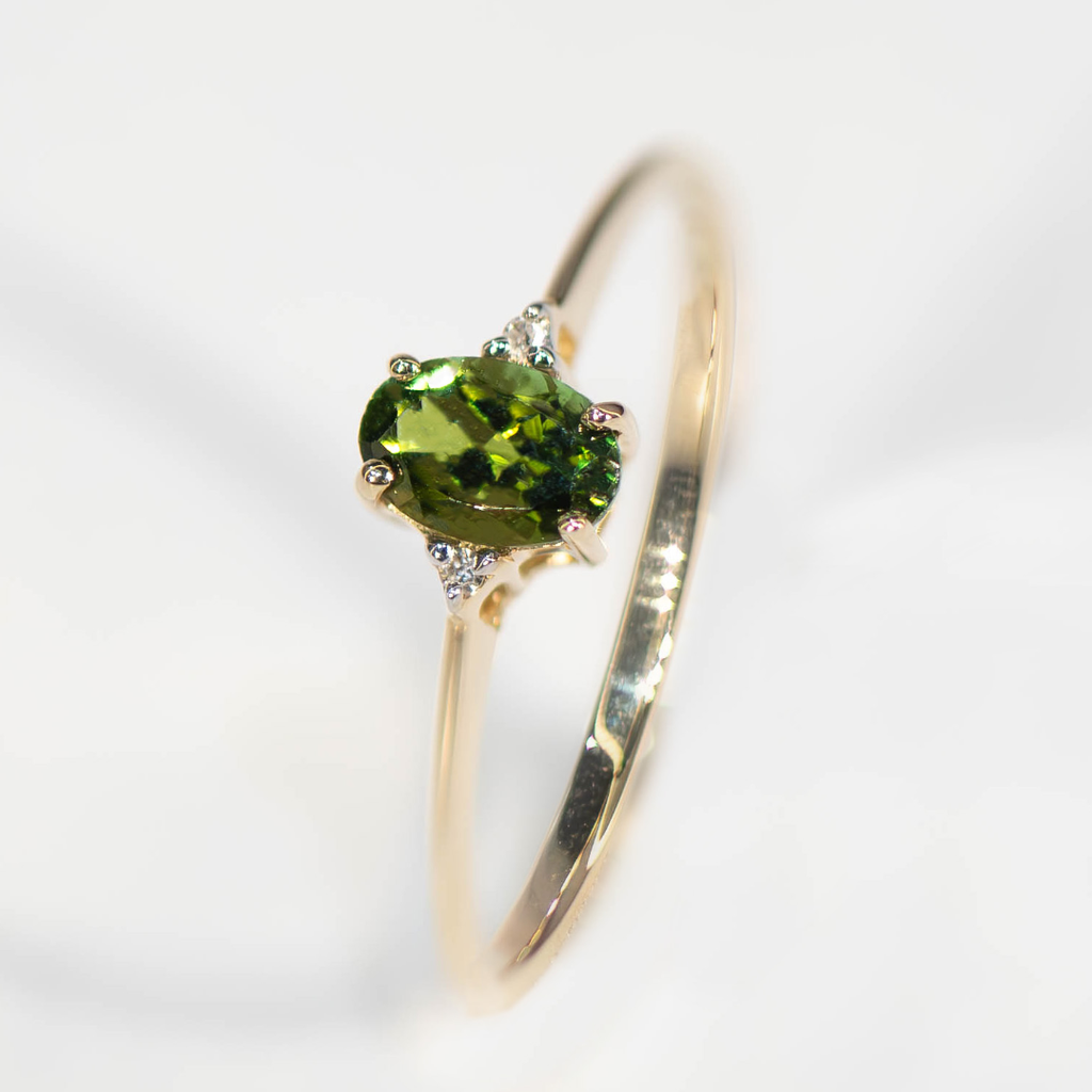 Geelgouden ring met Groene Toermalijn en Diamant