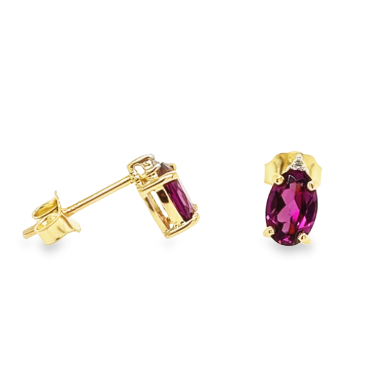 Geelgouden oorknoppen met Rhodolite en Diamant
