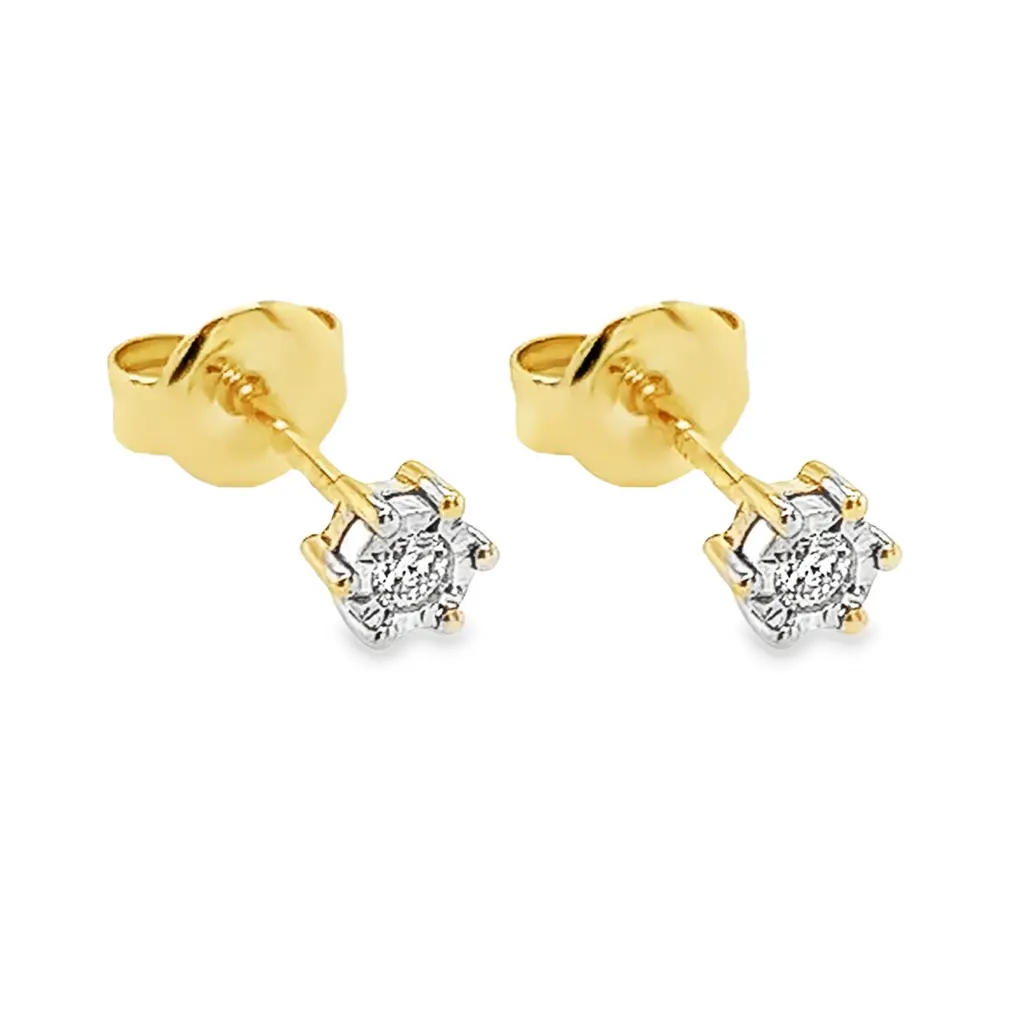 Geelgouden oorstekers met 0,06ct Diamant in Illusiezetting